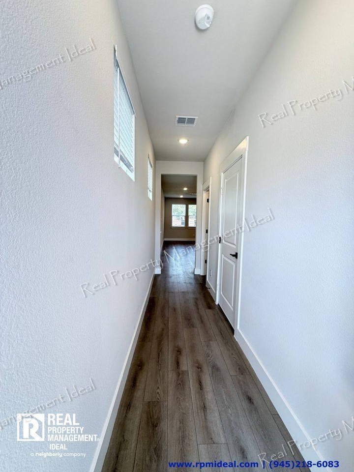 1707 Zachary Ave - Photo 3 of 10