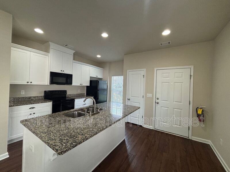 404 Joiner Cir #404 - Photo 3 of 13