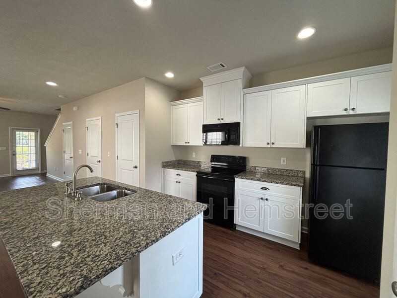 404 Joiner Cir #404 - Photo 4 of 13