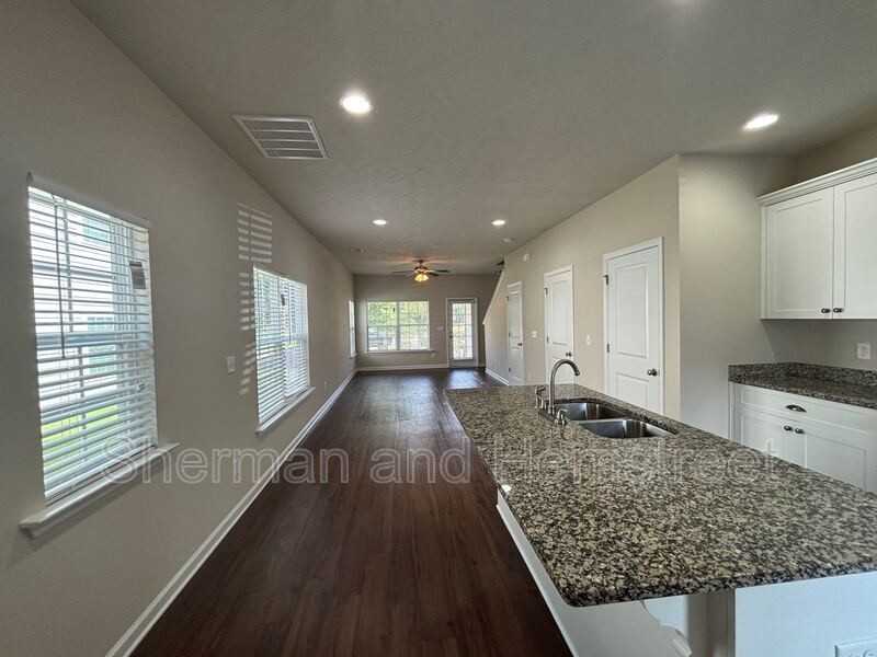404 Joiner Cir #404 - Photo 6 of 13