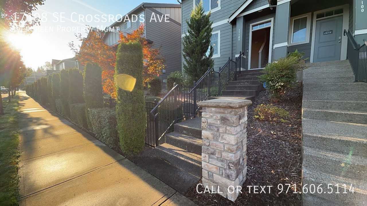 17108 Se Crossroads Ave - Photo 3 of 35