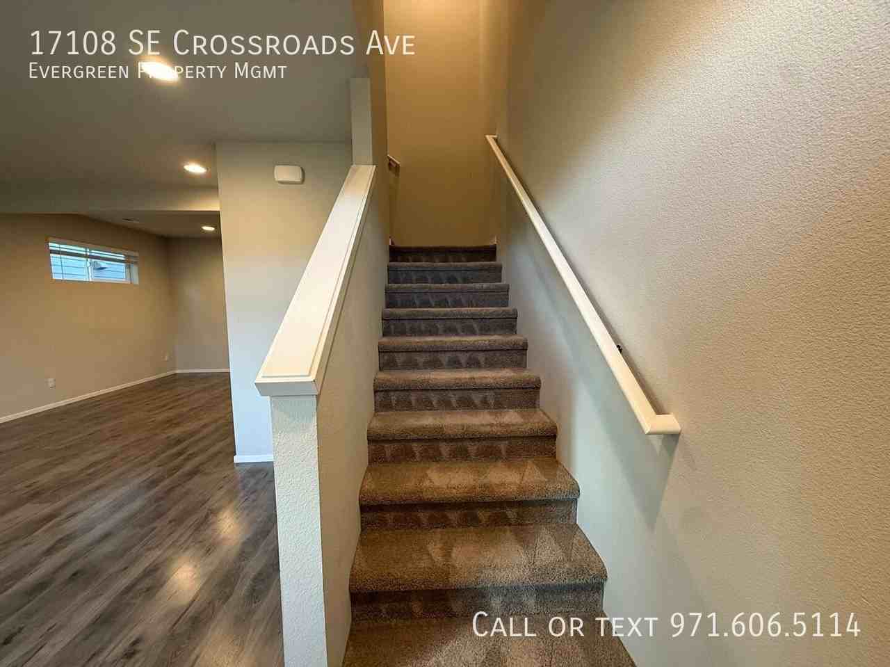 17108 Se Crossroads Ave - Photo 4 of 35