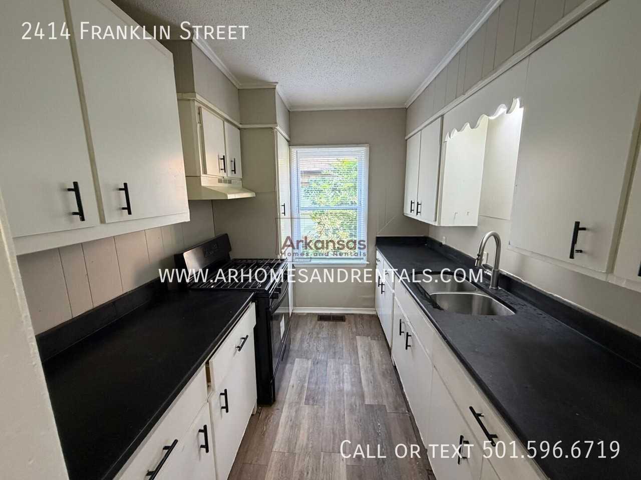 2414 Franklin St - Photo 4 of 15