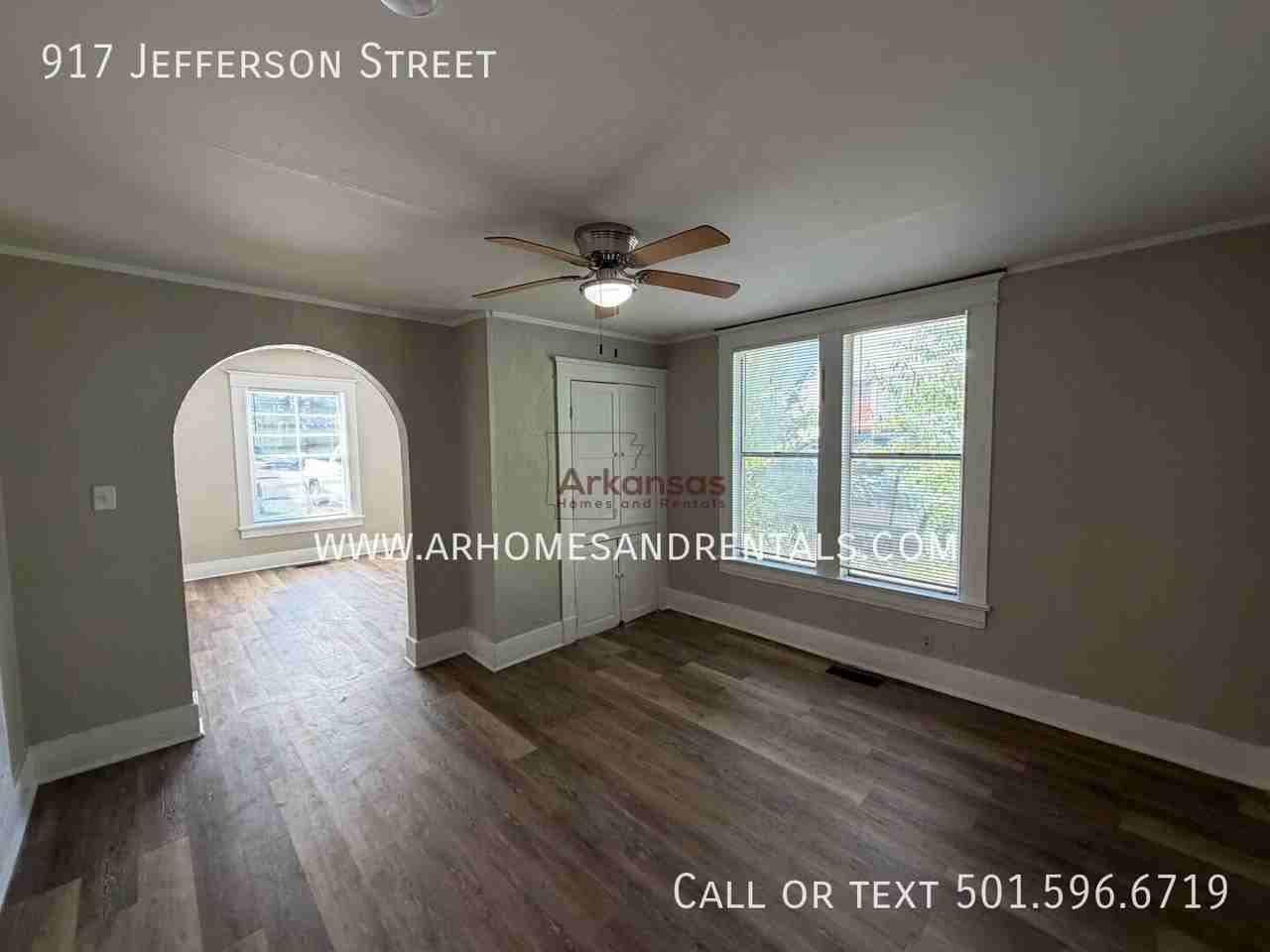 917 Jefferson St - Photo 2 of 13
