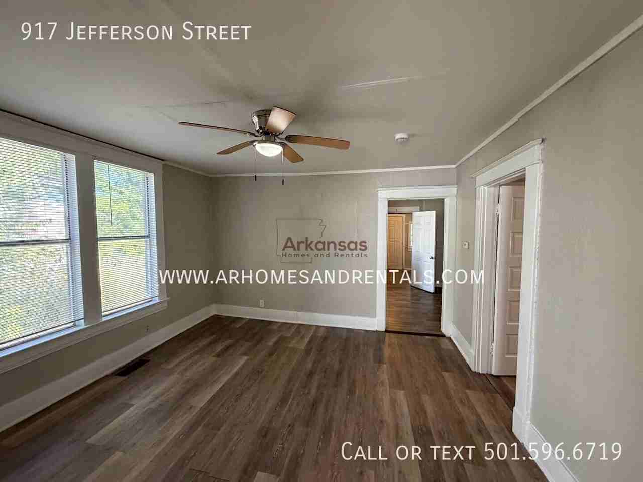 917 Jefferson St - Photo 3 of 13
