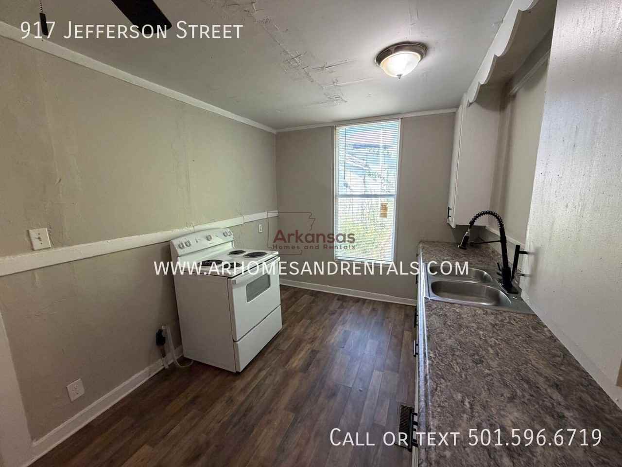 917 Jefferson St - Photo 4 of 13