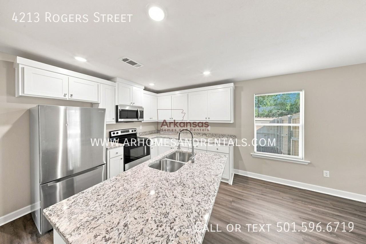 4213 Rogers St - Photo 5 of 13