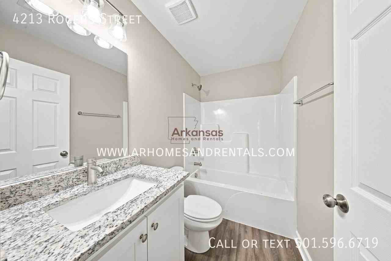 4213 Rogers St - Photo 6 of 13