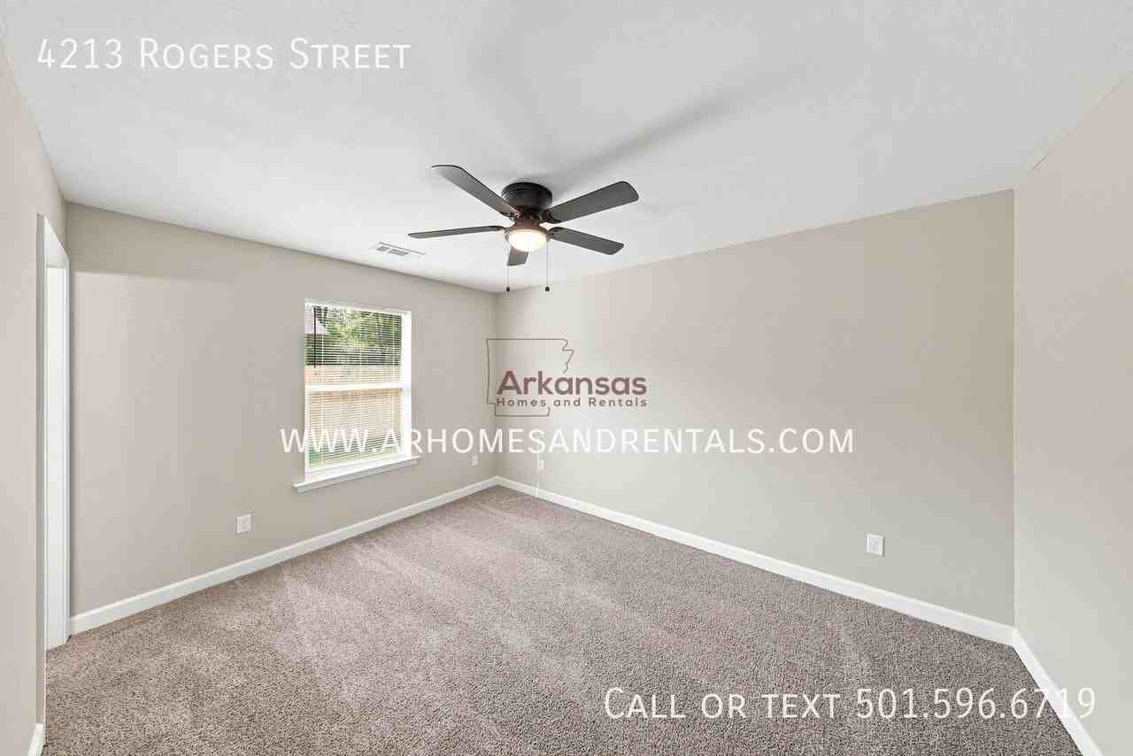 4213 Rogers St - Photo 7 of 13