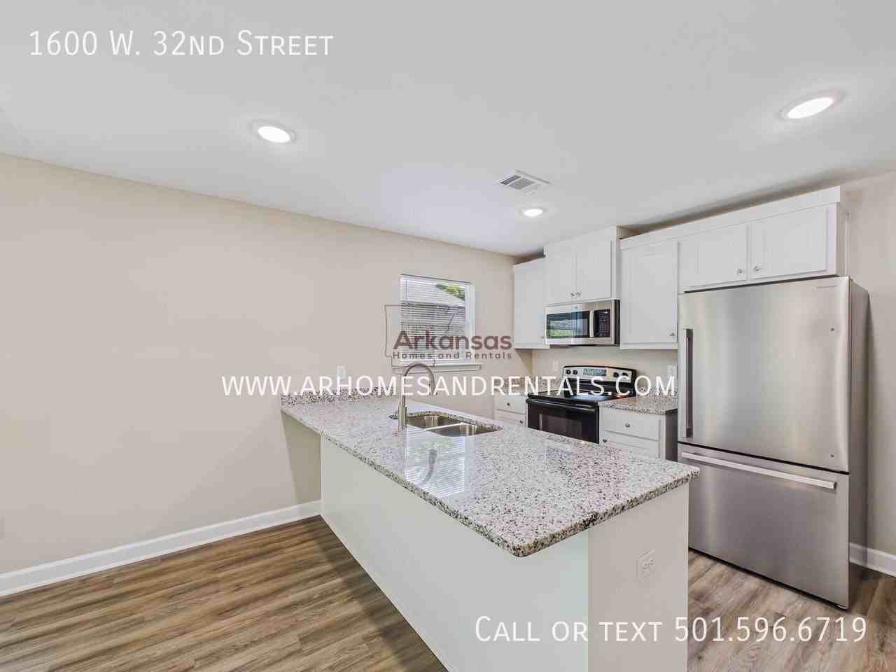 1600 W 32nd St - Photo 5 of 15