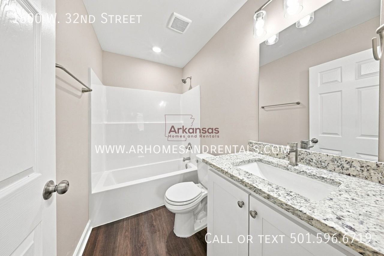 1600 W 32nd St - Photo 6 of 15