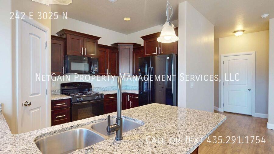 242 E 3025 N - Photo 7 of 21