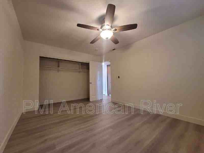 4040 Vosburg St - Photo 6 of 13