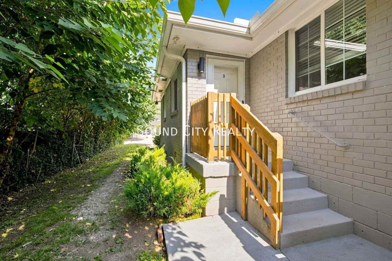 714 27th Ave N #D - Photo 4 of 28