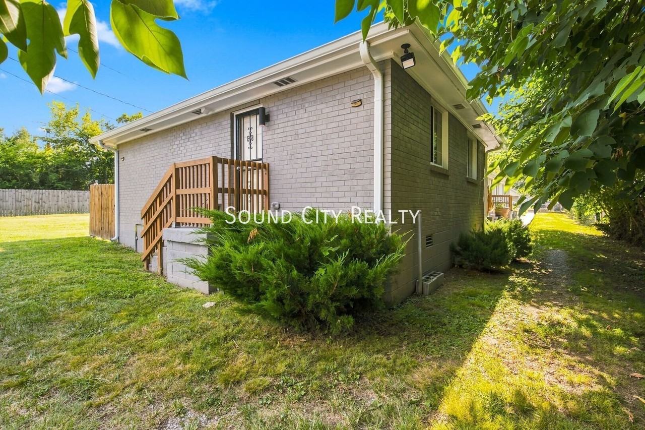 714 27th Ave N #D - Photo 6 of 28