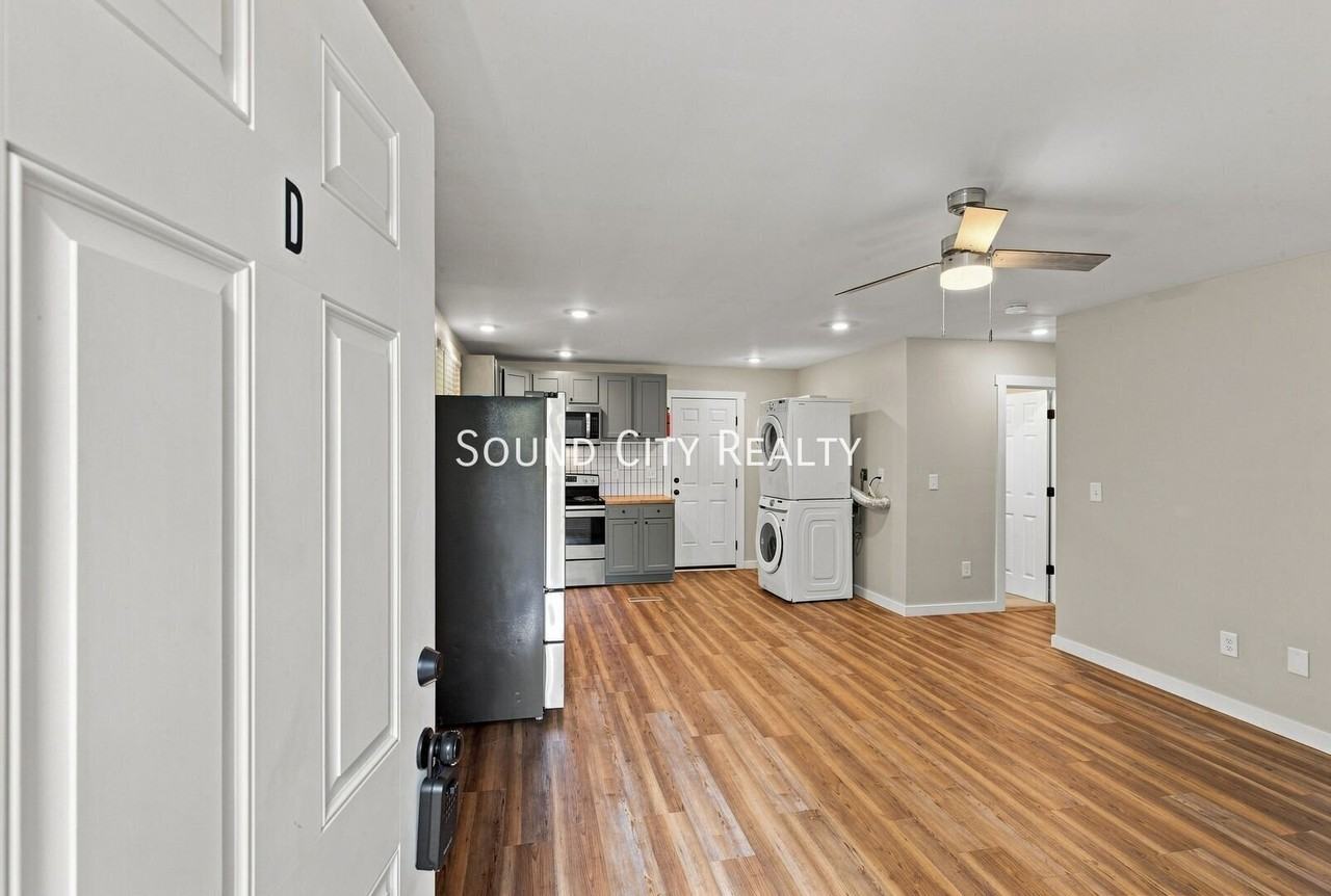 714 27th Ave N #D - Photo 7 of 28