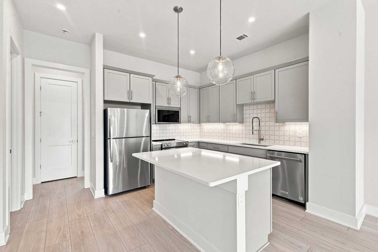 4116 Indiana Ave - Photo 5 of 22