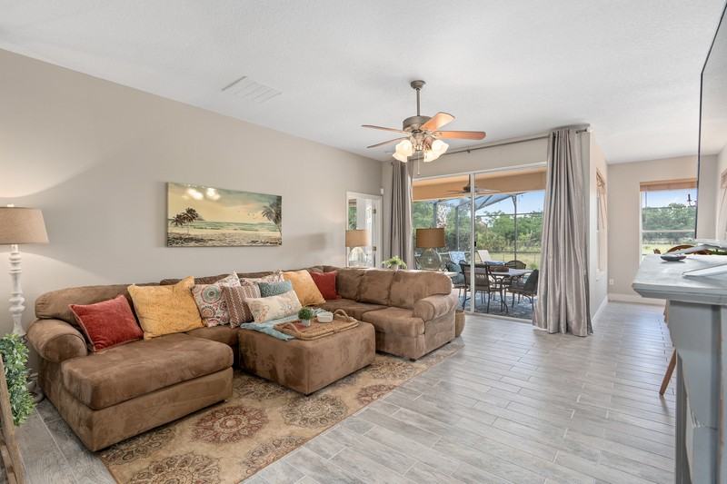 825 Wildflower Rd - Photo 3 of 38