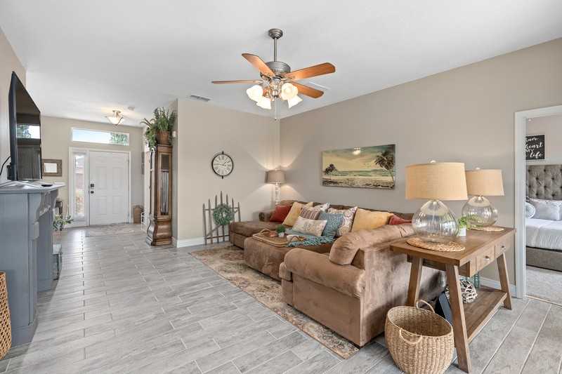 825 Wildflower Rd - Photo 5 of 38
