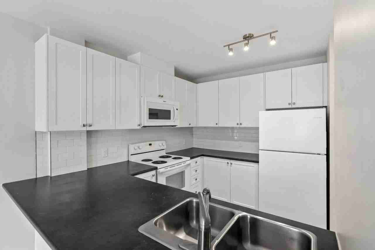 496 Taunton Rd W