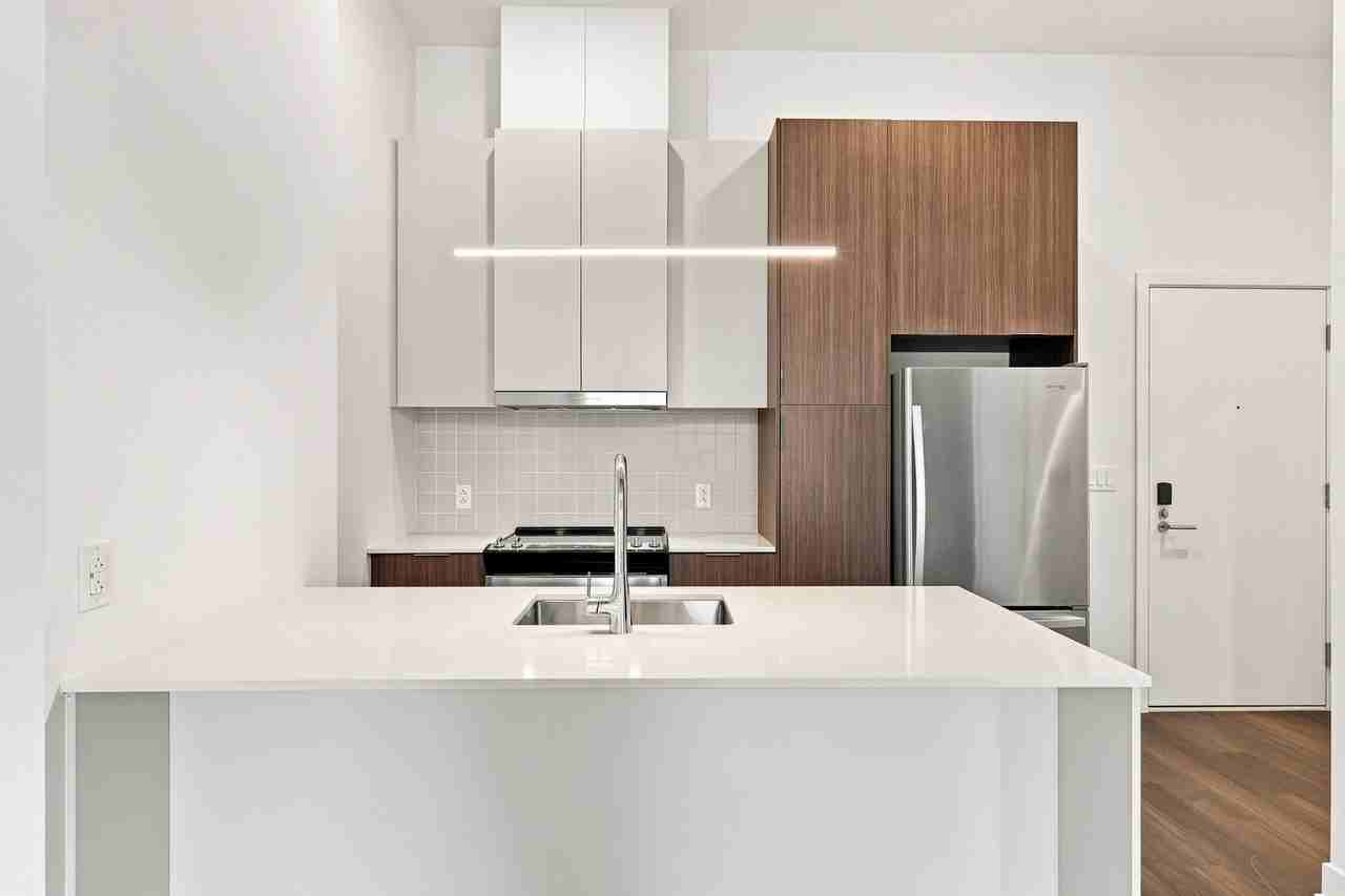 1048 Boul Décarie - Photo 2 of 16
