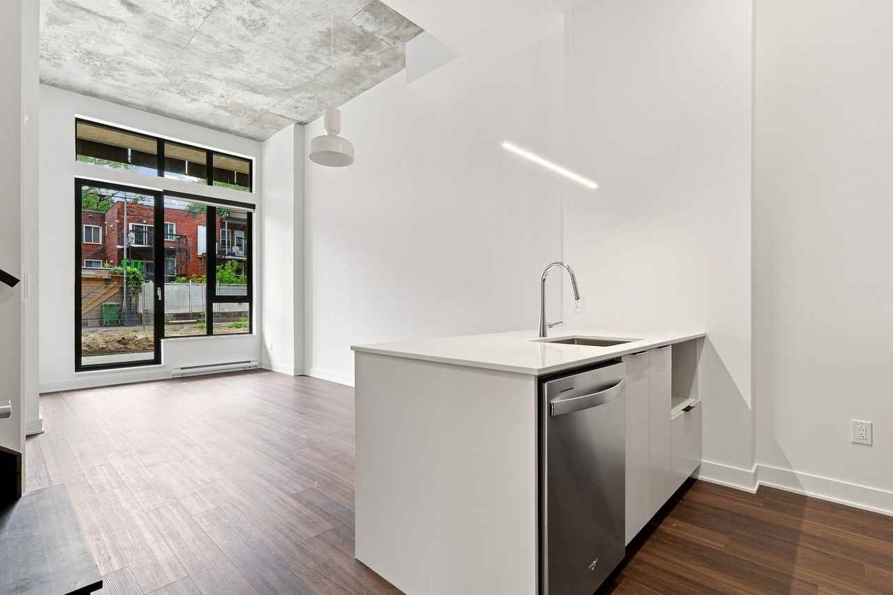 1048 Boul Décarie - Photo 3 of 16