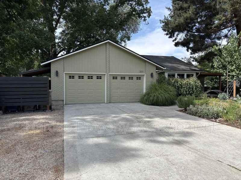 3511 N Barberry Dr - Photo 2 of 30