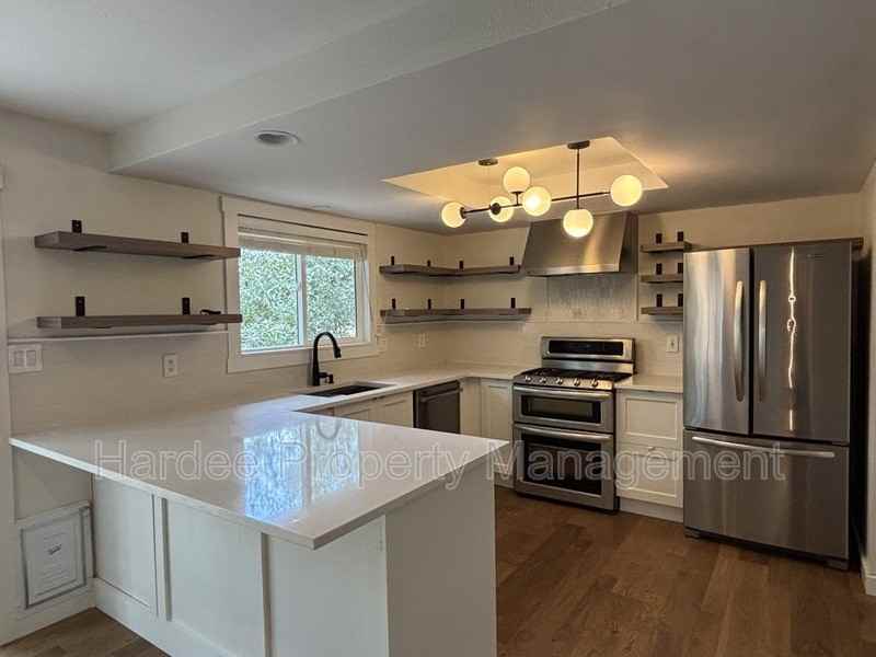 3511 N Barberry Dr - Photo 3 of 30