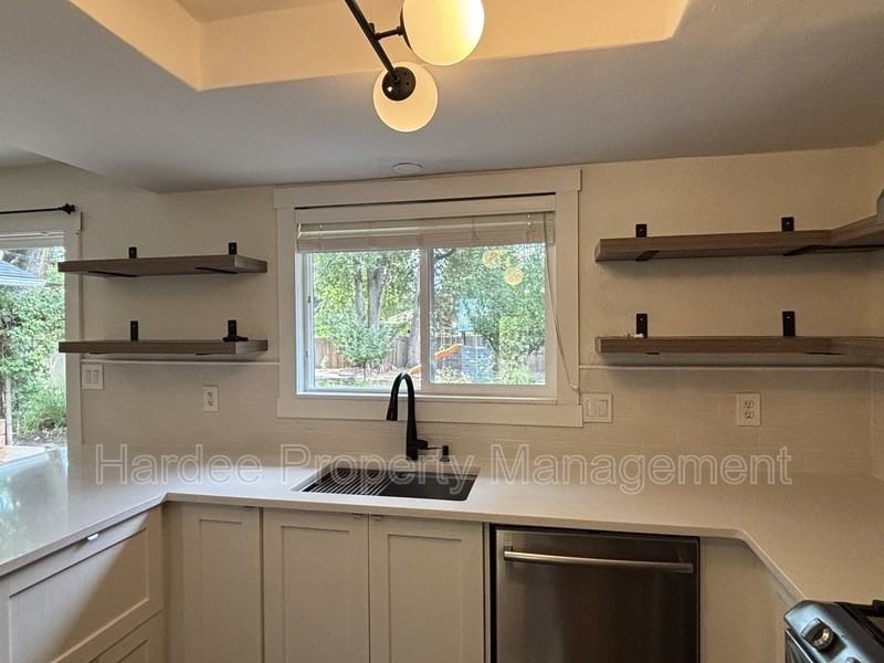 3511 N Barberry Dr - Photo 6 of 30