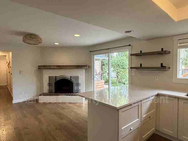 3511 N Barberry Dr - Photo 7 of 30