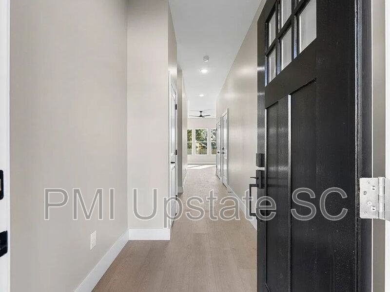 367 College St - Photo 2 of 19
