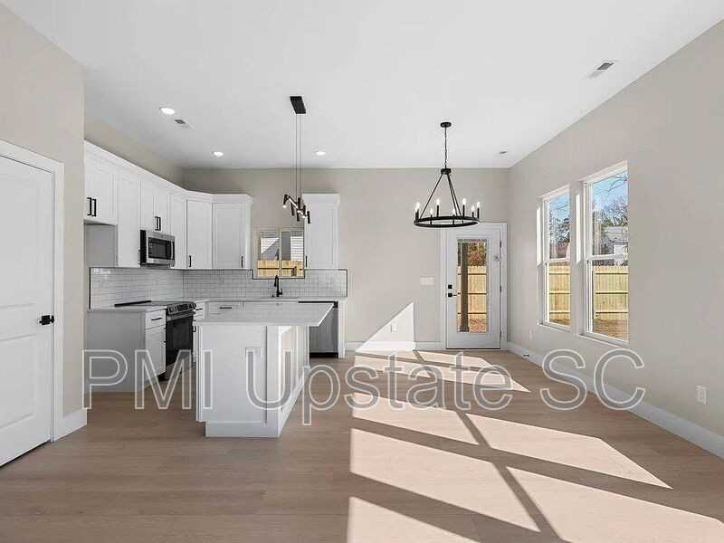367 College St - Photo 3 of 19