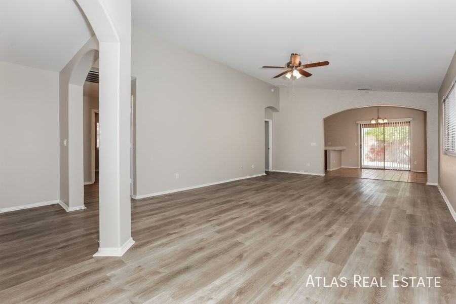 11018 W Mountain View Dr - Photo 2 of 23