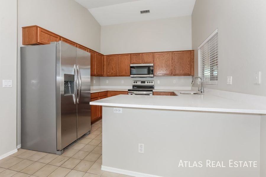 11018 W Mountain View Dr - Photo 5 of 23