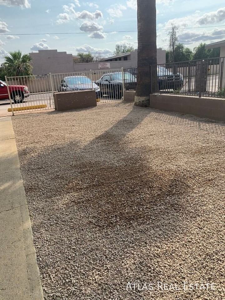 2512 W Ocotillo Rd #4 - Photo 6 of 17