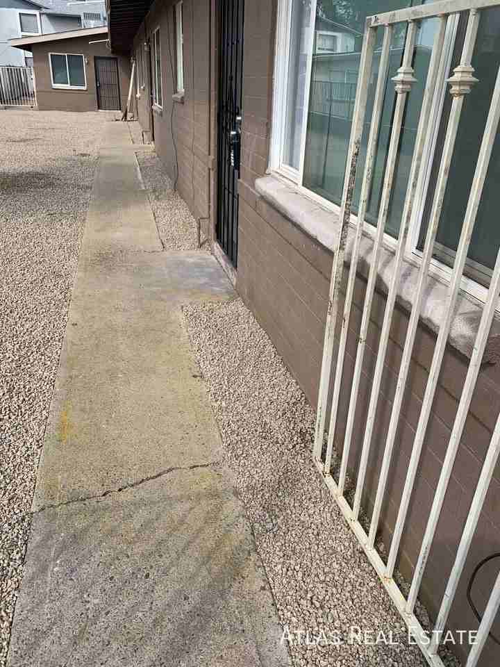 2512 W Ocotillo Rd #4 - Photo 7 of 17