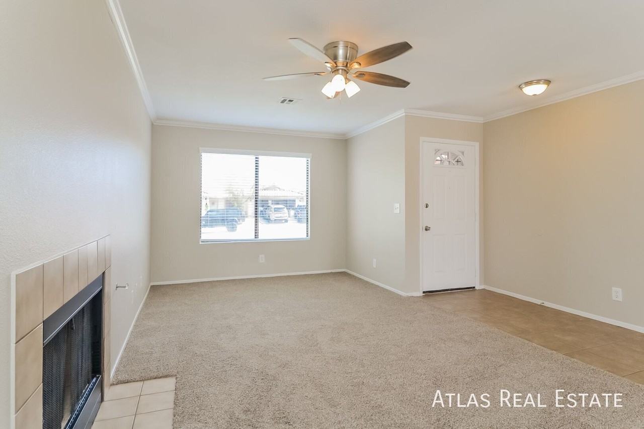 135 Sterling Dr - Photo 4 of 21
