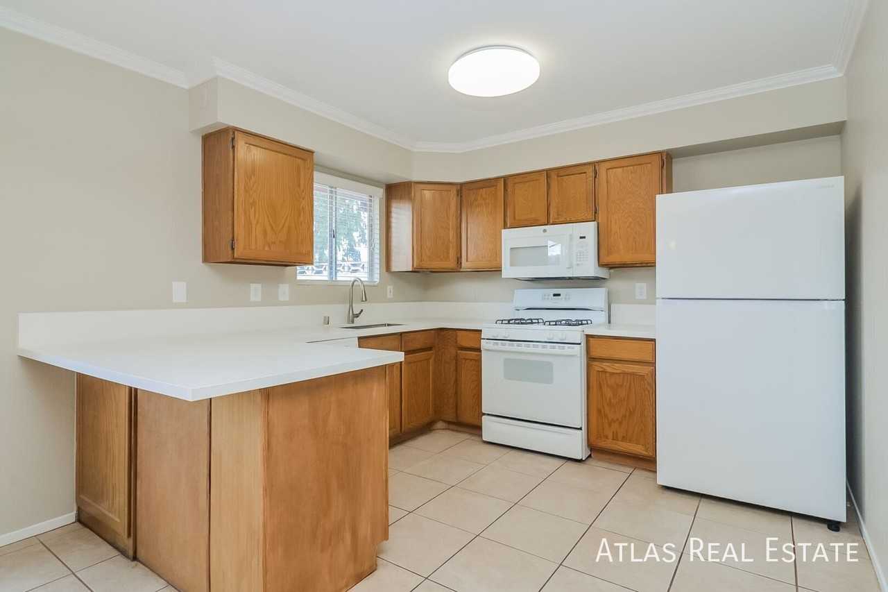 135 Sterling Dr - Photo 7 of 21