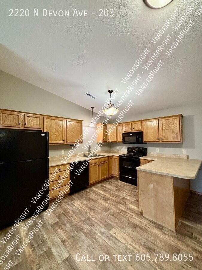 2220 N Devon Ave #203 - Photo 3 of 15
