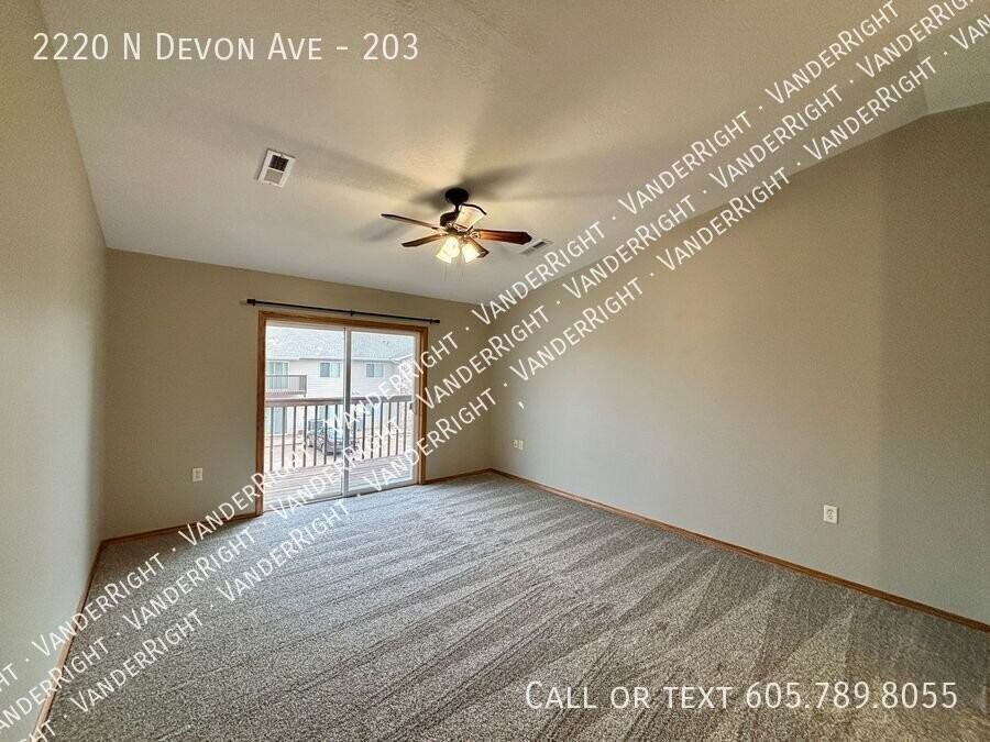 2220 N Devon Ave #203 - Photo 5 of 15