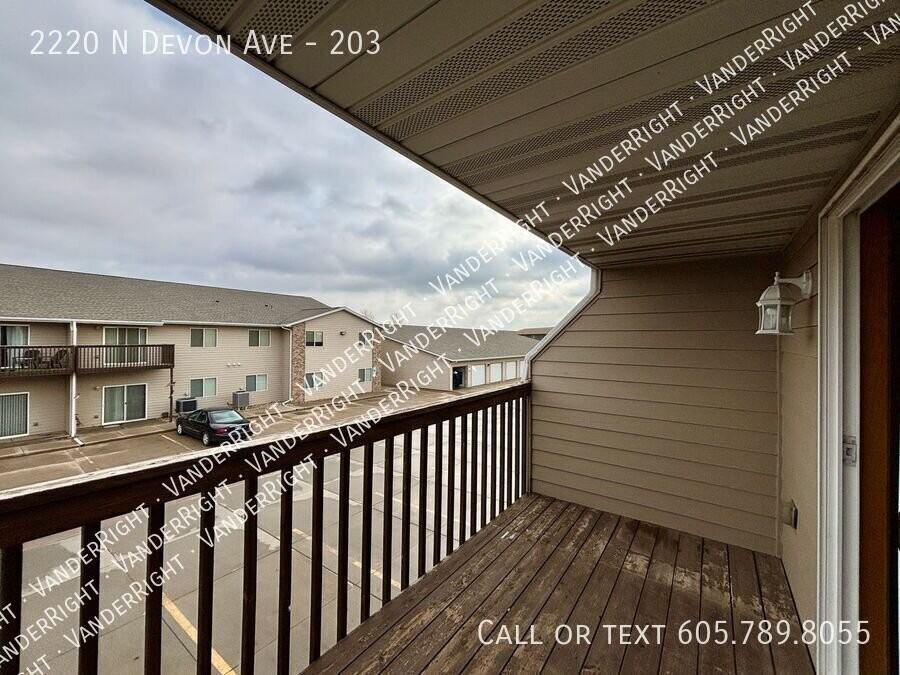 2220 N Devon Ave #203 - Photo 6 of 15