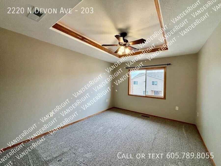 2220 N Devon Ave #203 - Photo 7 of 15