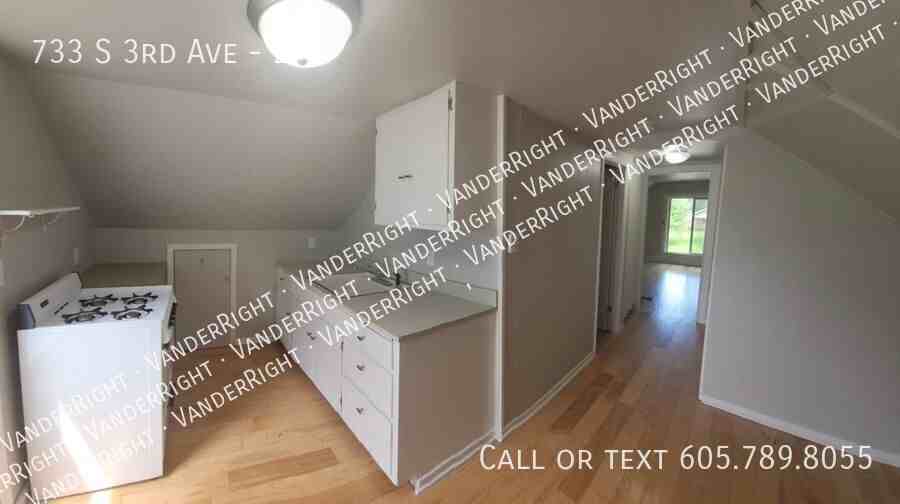 733 S 3rd Ave #2 - Photo 3 of 23
