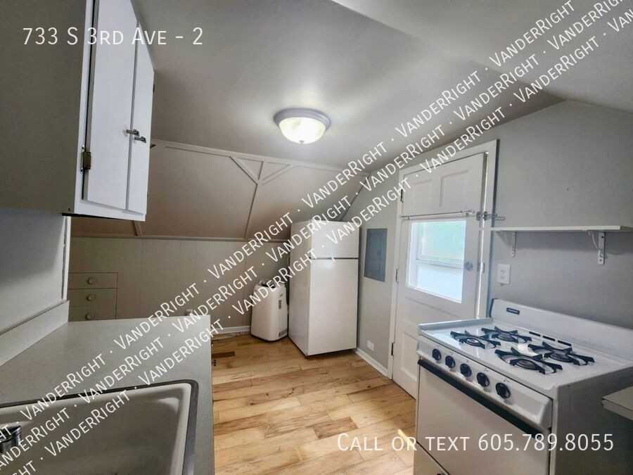 733 S 3rd Ave #2 - Photo 4 of 23