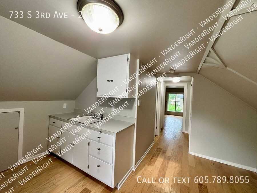 733 S 3rd Ave #2 - Photo 5 of 23