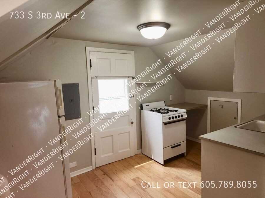 733 S 3rd Ave #2 - Photo 6 of 23