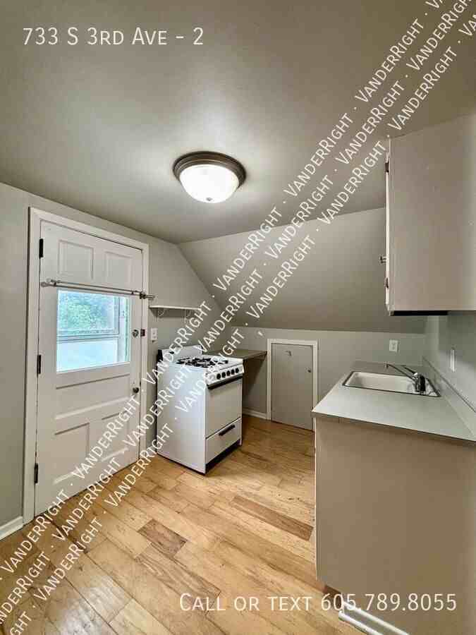 733 S 3rd Ave #2 - Photo 7 of 23