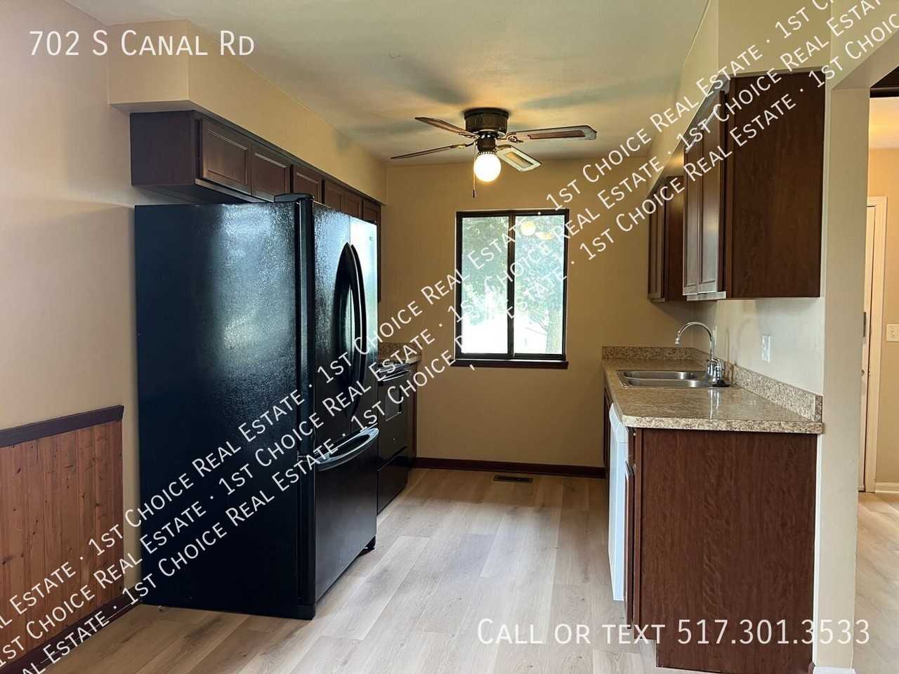 702 S Canal Rd - Photo 4 of 15