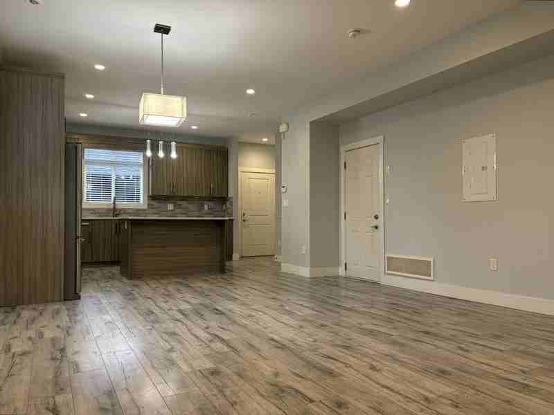 826 Cadder Ave #3 - Photo 3 of 34