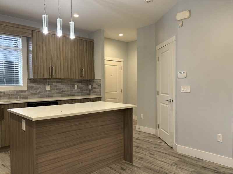 826 Cadder Ave #3 - Photo 7 of 34
